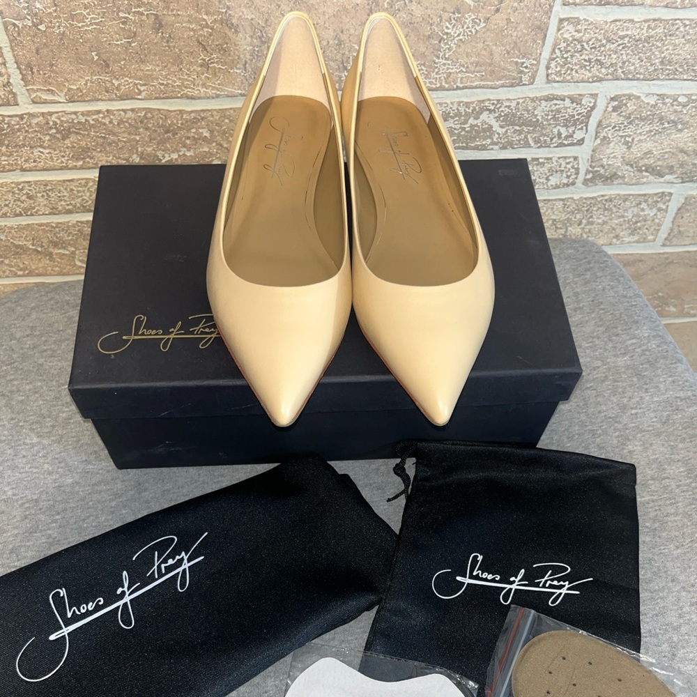 Shoes of Prey Nude Pointed-Toe Leather Flats size 8